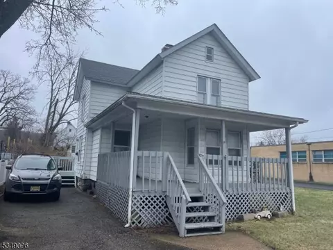 26 Maple Ave, Netcong, NJ 07857