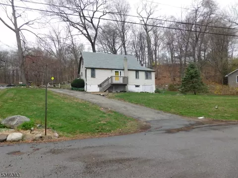 1 Dogwood Trl, Kinnelon, NJ 07405