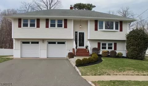 12 Stewart Dr, Morris Plains, NJ 07950