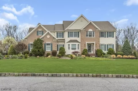 30 Horseshoe Dr, Hillsborough, NJ 08844
