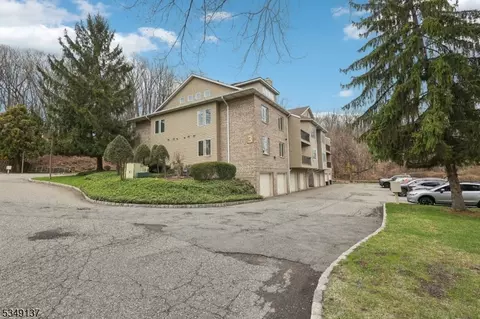 3 Parkside Ter #2D, Woodland Park, NJ 07424