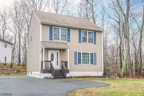 153 Papscoe Rd, Hewitt, NJ 07421