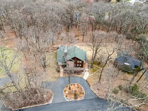 8 Hillcrest Dr, Denville, NJ 07834