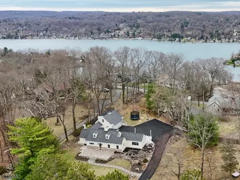 61 Alpine Trl, Sparta, NJ 07871