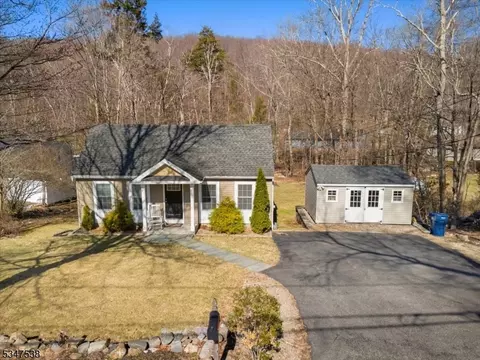 12 Whippoorwill Ln, Rockaway Twp, NJ 07866