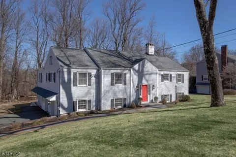 26 Rolling Hill Dr, Morristown, NJ 07960