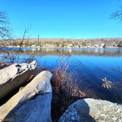 48 E Shore Trl, Sandyston, NJ 07826
