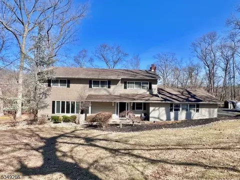 12 Warren Dr, Marlboro, NJ 07746