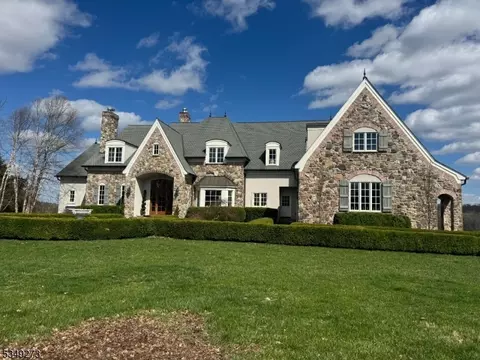 34 Back Brook Rd, Ringoes, NJ 08551