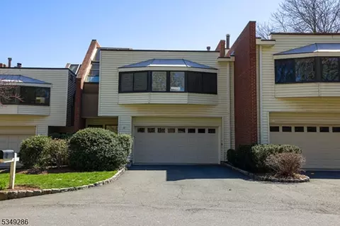 37 Kira Ln, Ridgewood, NJ 07450