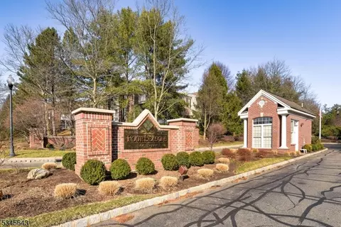 1413 Four Seasons Dr #1413, Wayne, NJ 07470