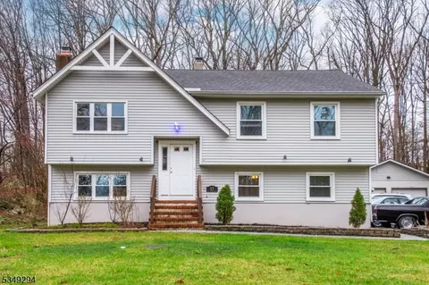 17 Waterloo Rd, Stanhope, NJ 07874