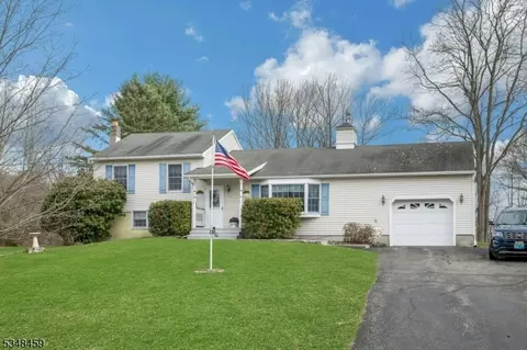 13 Willowbrook Dr, Branchville, NJ 07826