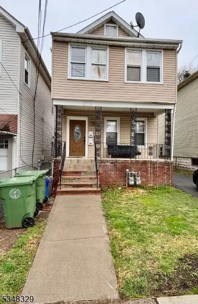 910 Chandler Ave, Roselle, NJ 07203