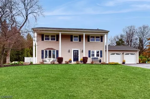 6 Lyndon Dr, Hillsborough, NJ 08844
