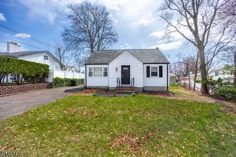 38 Arcadian Way, Paramus, NJ 07652