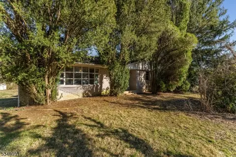 800 Strykers Rd, Phillipsburg, NJ 08865