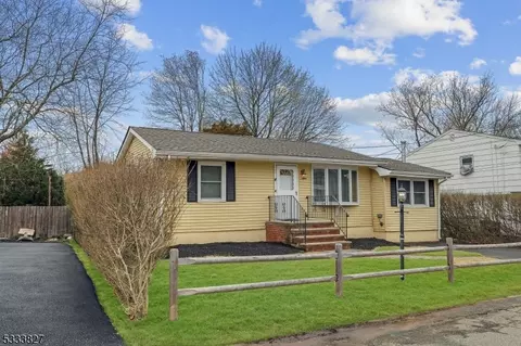 8 Squire Rd, Hopatcong, NJ 07843