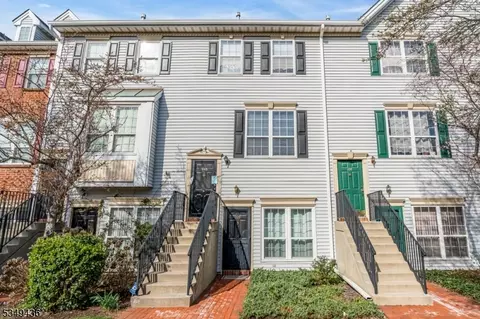 109 Cottonwood St, Jersey City, NJ 07305