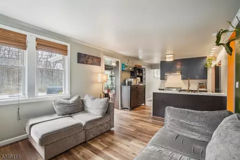 74 W Hobart Gap Rd, Livingston, NJ 07039
