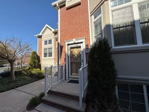 204 Chestnut Ct, Garwood, NJ 07027