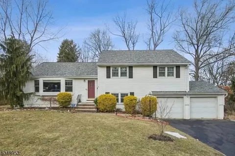 8 Marberne Ter, Livingston, NJ 07039