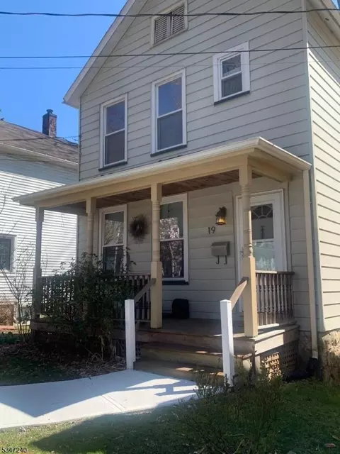 19 Water St, Clinton, NJ 08809