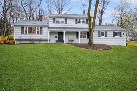 19 Hathaway Dr, New Providence, NJ 07974