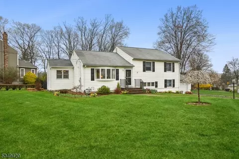 41 Countrywood Dr, Morris Plains, NJ 07950