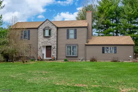 3 Prescott Ct, Raritan Twp, NJ 08822