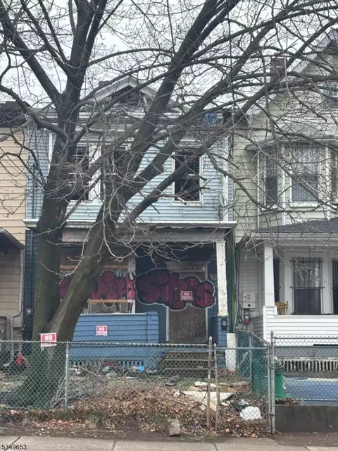 887 Madison Ave, Paterson, NJ 07501
