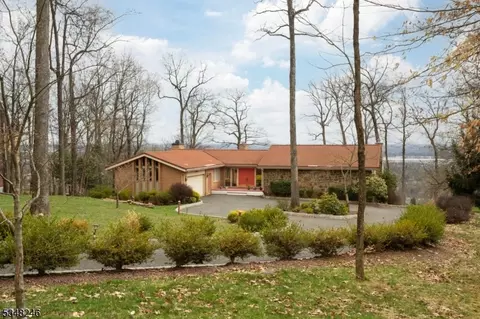 66 Hillcrest Rd, Martinsville, NJ 08836