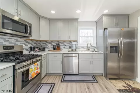 243 Forest Dr, Union, NJ 07083 photo 2