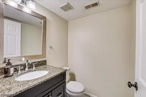 39 Denise Dr, Edison, NJ 08820 photo 17