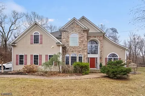 7 Autumn Trl, Newton, NJ 07860