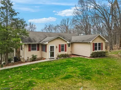 19 Brugler Rd, Columbia, NJ 07832
