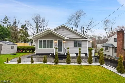 38 Laurel Dr, Wayne, NJ 07470