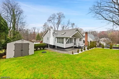 38 Laurel Dr, Wayne, NJ 07470 photo 3