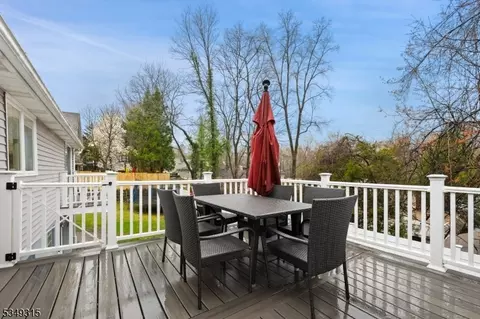 38 Laurel Dr, Wayne, NJ 07470 photo 9