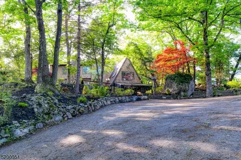 142 Magee Rd, Ringwood, NJ 07456