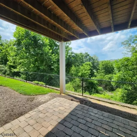 36 Clubhouse Rd, Hamburg, NJ 07419