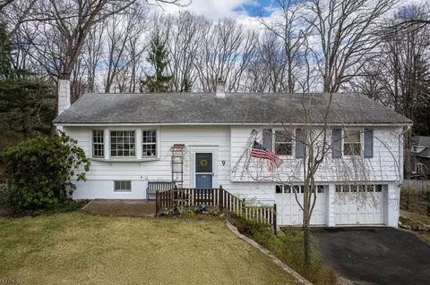 9 Lawrence Ave, Stanhope, NJ 07874
