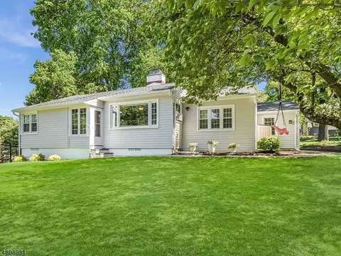 1 Shawnee Trl, Sparta, NJ 07871