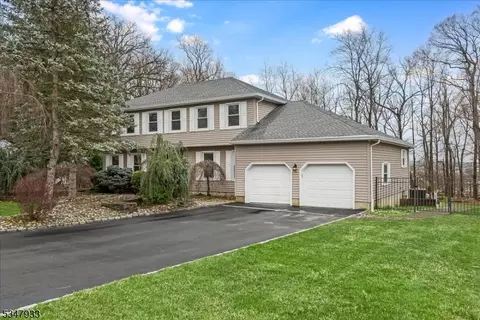 41 Manger Rd, Cedar Knolls, NJ 07927
