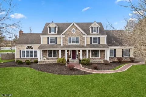 5 Hidden Ln, Somerville, NJ 08876