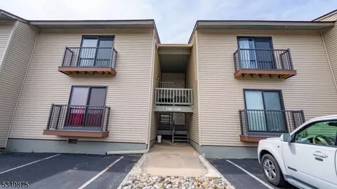 1306 Spruce Hills Dr, Glen Gardner, NJ 08826