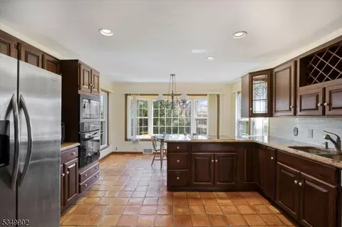 4 Pine Tree Dr, Wayne, NJ 07470 photo 9