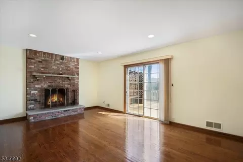4 Pine Tree Dr, Wayne, NJ 07470 photo 18
