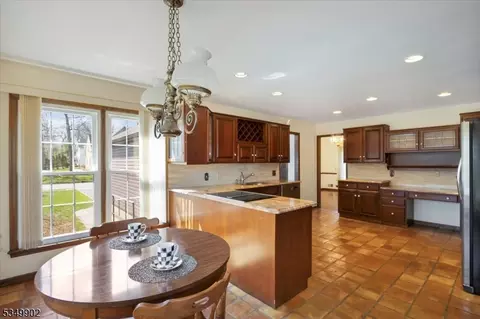 4 Pine Tree Dr, Wayne, NJ 07470 photo 12