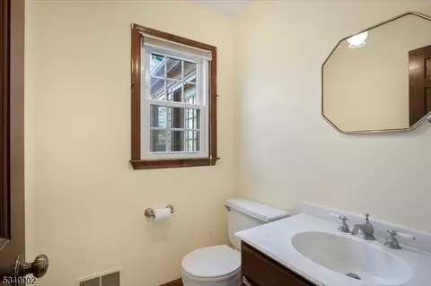 4 Pine Tree Dr, Wayne, NJ 07470 photo 15